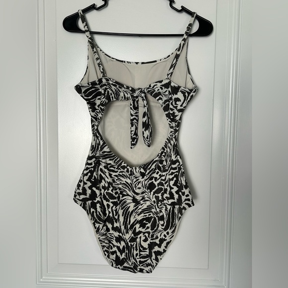 Aerie Ribbed Tie Back One Piece Swimsuit. Size M - Picture 5 of 6